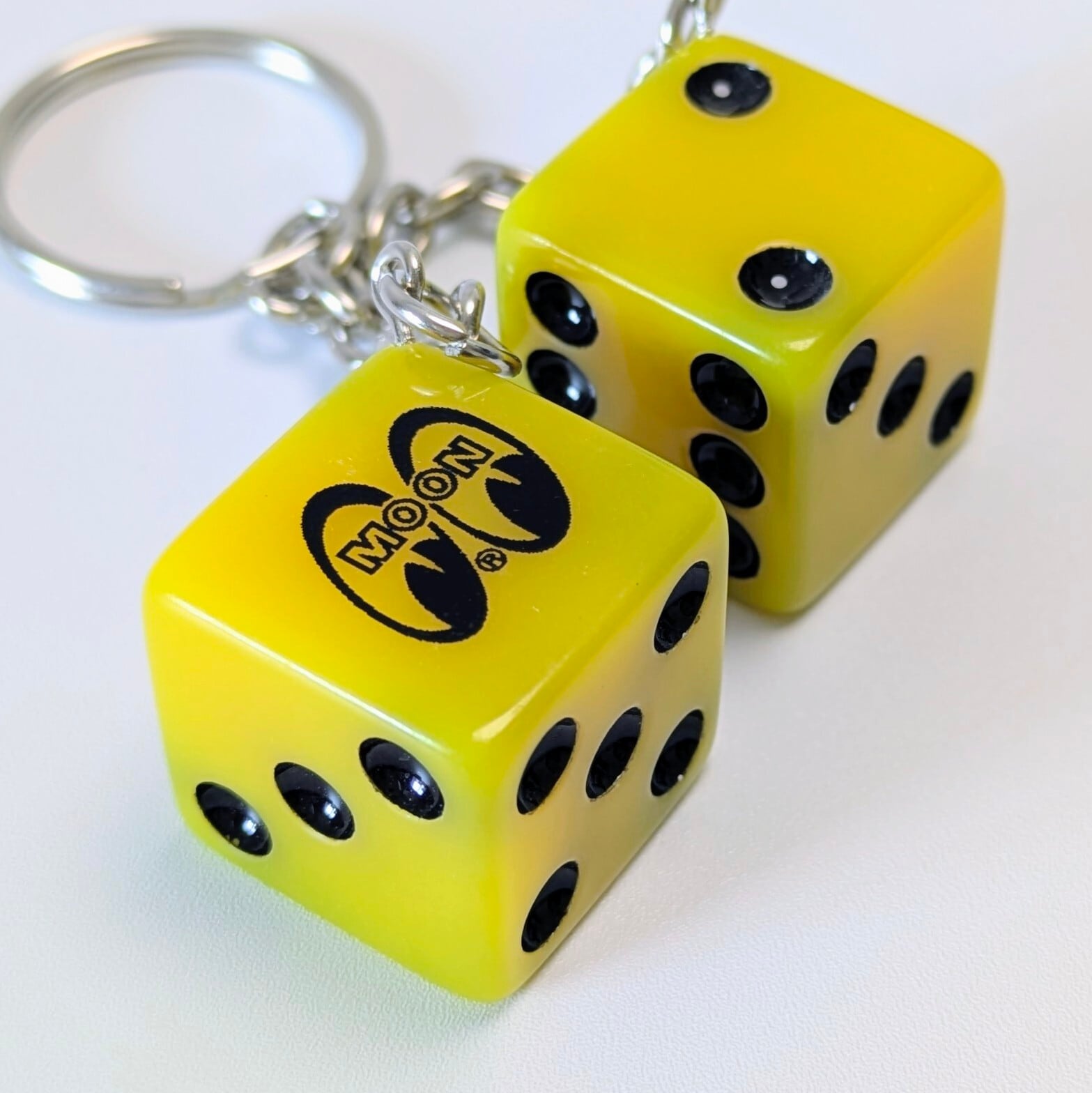 【 MOON / MOONEYES / ムーン アイズ 】 MOON Twin Dice Keyring ムーン ツイン ダイスキーリング / ホットロッド〚アメリカン雑貨 アメトイ〛