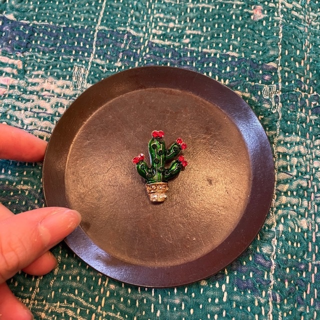 TOPANGA Jewelry Bijou art brooch Cactus / ビジューアートブローチ サボテン プレゼント プチギフト ジャケット 帽子 バッグ ニット キラキラ アクセサリー かわいい ファッション小物