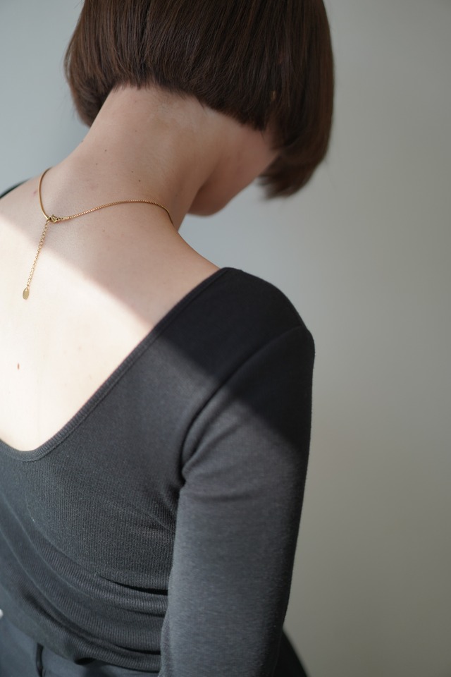 カップ付きバックオープンロンT　Black