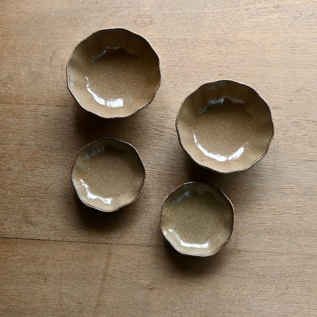 たくまポタリー 5寸 ひらひら鉢 こげ茶 / 210470000