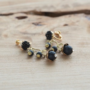 monshiro　japanese honey suckle earring