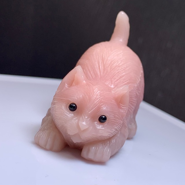 16.ピンクオパール猫・インテリア(訳)