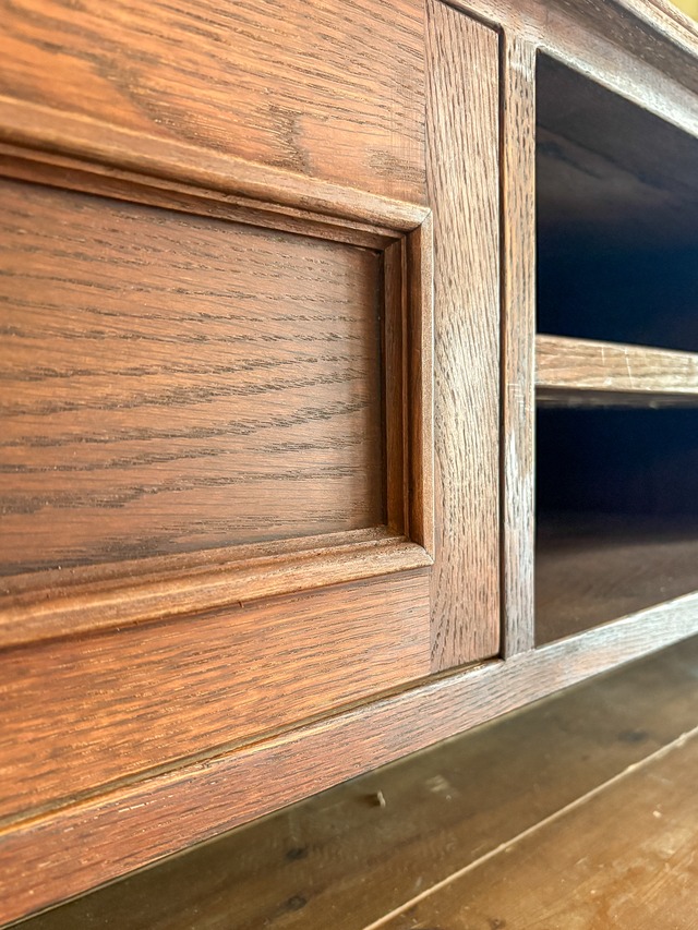 レッドオーク材テレビボード　輸入住宅向けテレビ台　（アンティーク調オーダーメイドTV台）W1500〜1800