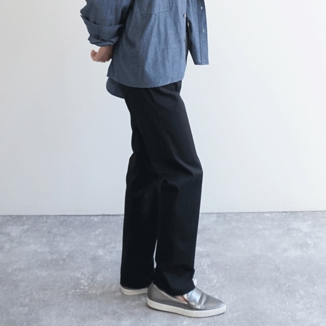 ストレッチストレートパンツ