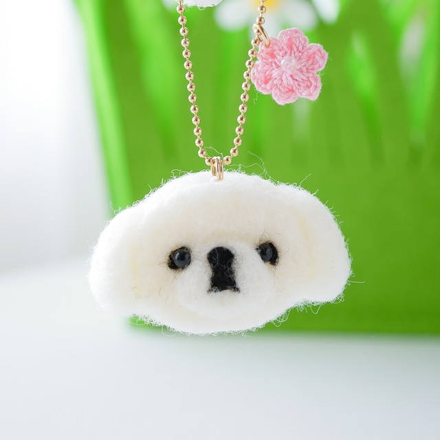 ペキニーズ（ホワイト）とお花のチャーム｜おすまし白ペキ 犬 鼻ぺちゃ うちの子 ギフト 雑貨