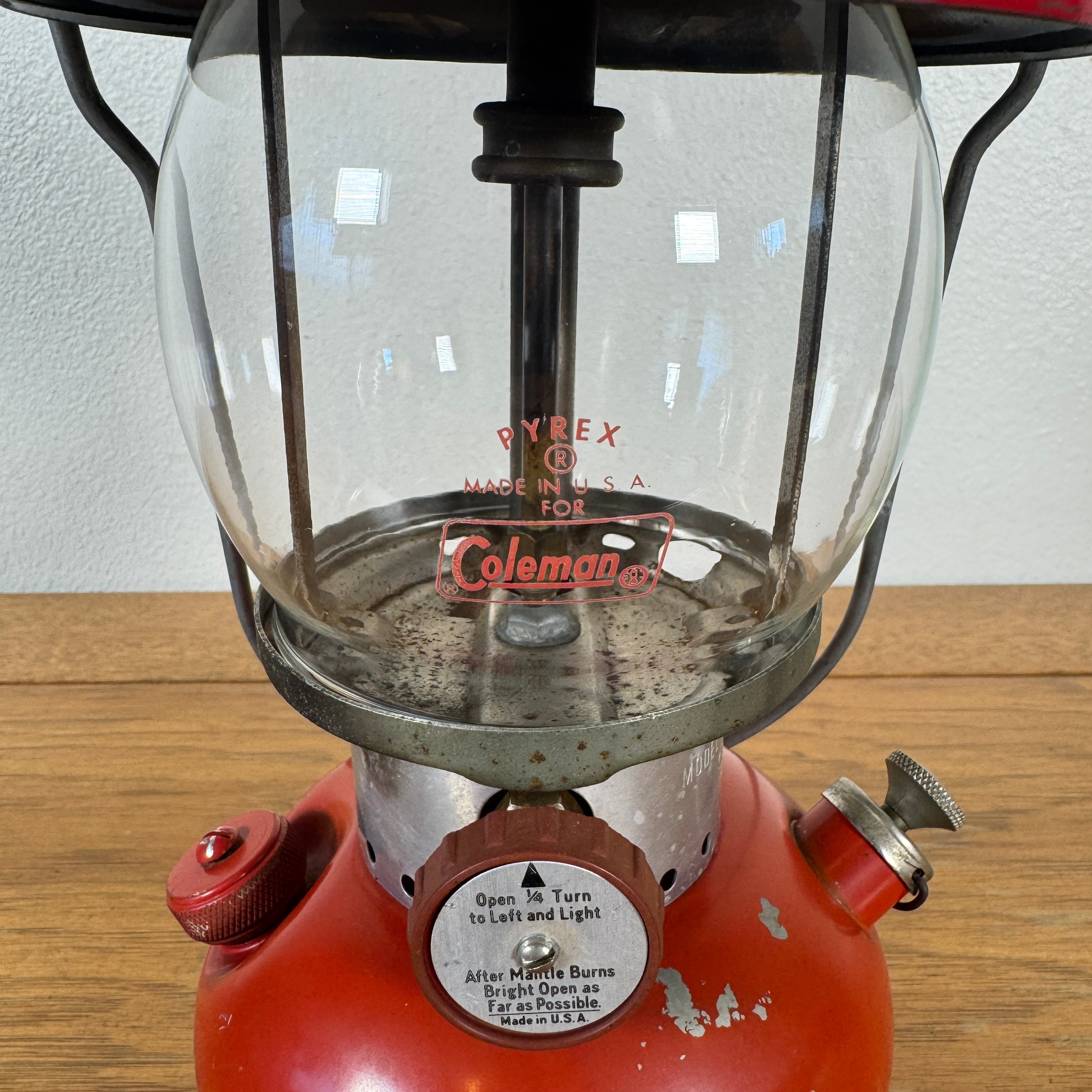 コールマンランタン 200Ａ 1963年６月 coleman 200Ａ 63/6  Vintage Coleman Red Model 200A Beautiful Lantern 10⁄1963 Sunshine Logo USA  Nice