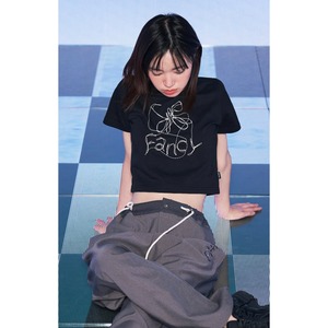 [NASTY FANCY CLUB] FLOWER LINE CROP TEE (BLACK) 正規品 韓国ブランド 韓国ファッション 韓国通販 韓国代行 Tシャツ