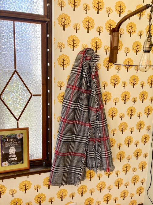 チェック柄グレーの大きなマフラー