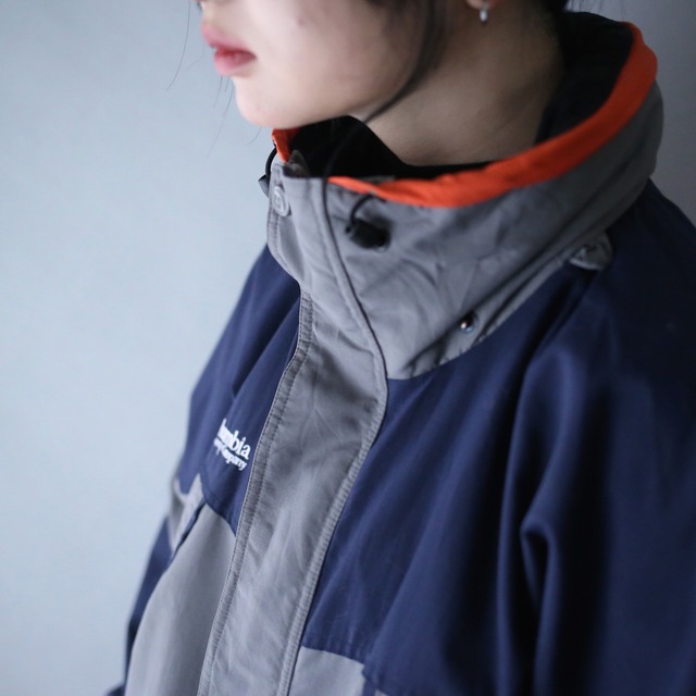 "Columbia" 3-tone good coloring over silhouette mountain jacket