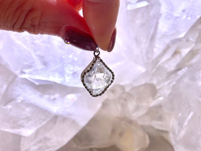 才能開花！ハーキマーダイヤモンドペンダントトップ