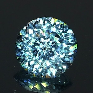 【DISCOVERY】Bright Brilliant Cut®︎ “160 Facets” 0.6ct Natural Blue Zircon