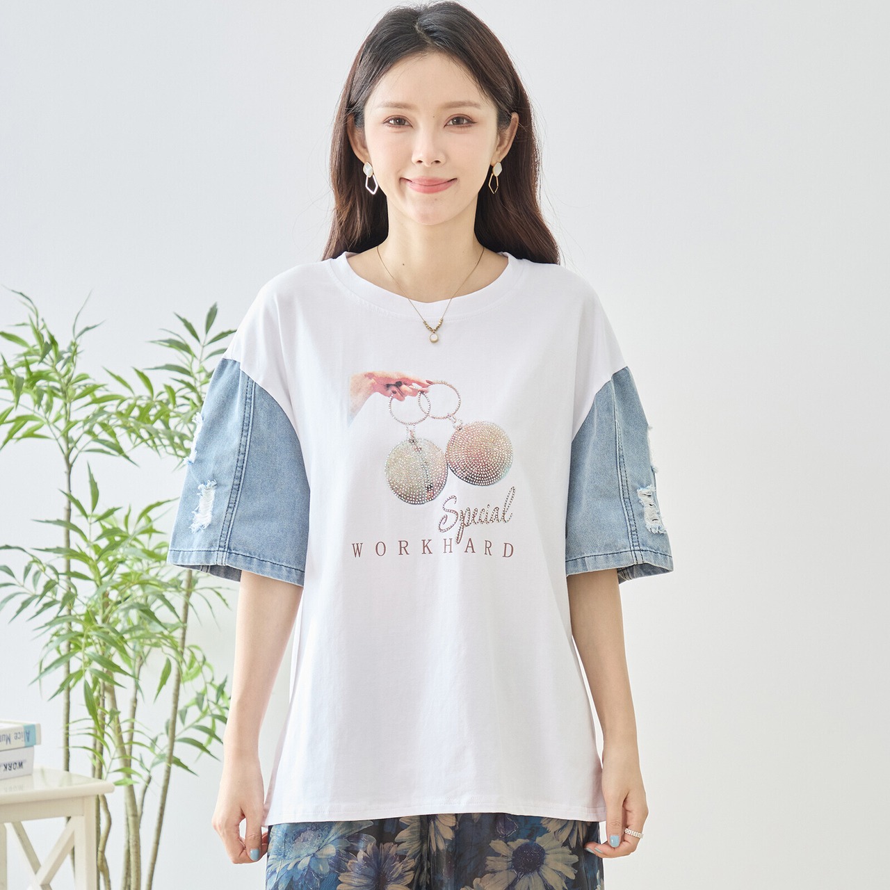 TRUBE スパンコールデコプリントデニム袖Tシャツ【M~L】ホワイト