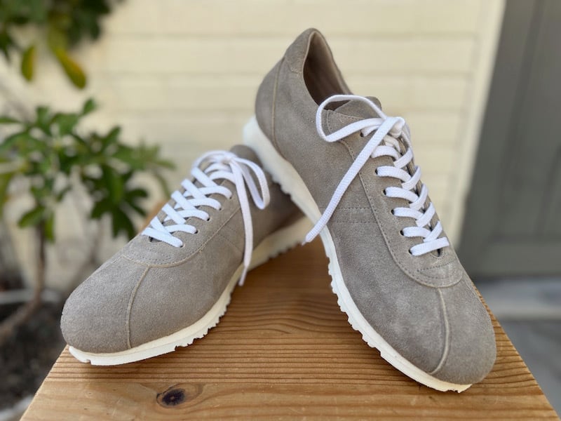 ナチュラルグレースエードスニーカー 軽やかに馴染む上質なデザイン高