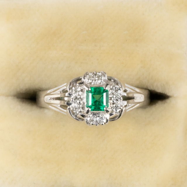 【日本の作品】昭和レトロ デザイン リング Pt200 エメラルド 0.25ct  ダイヤモンド 0.11ct  CHR01827