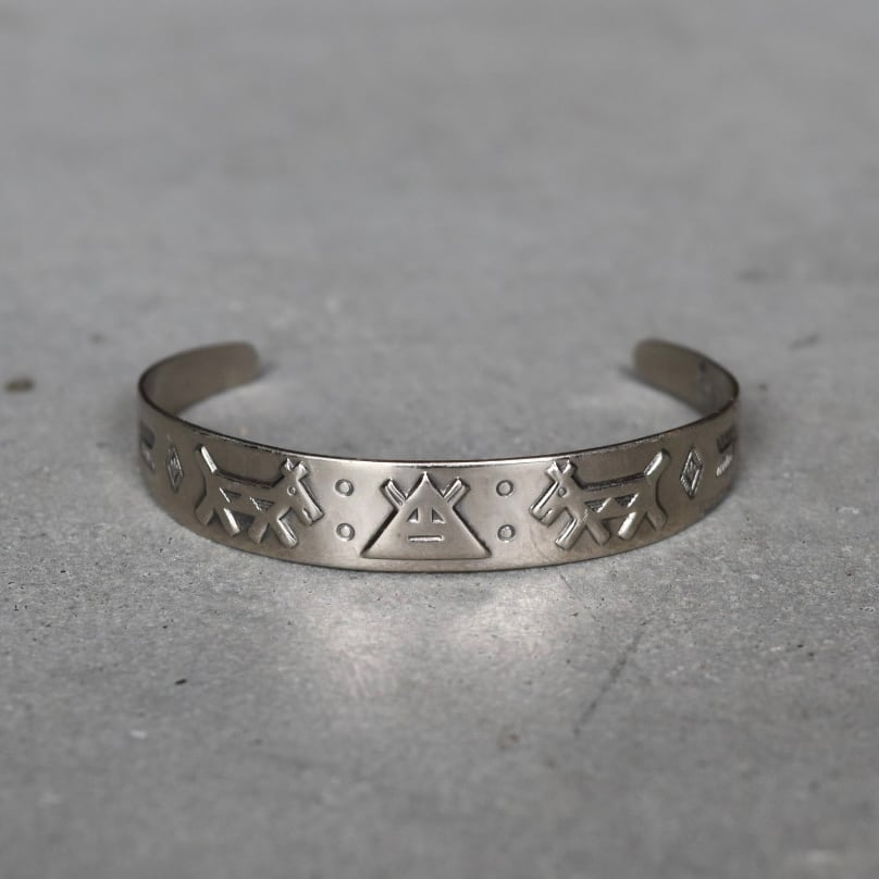 NAVAJO FRED HARVEYSTYLE BANGLE by BELLTRADING POST | BUFF STOCK YARD
