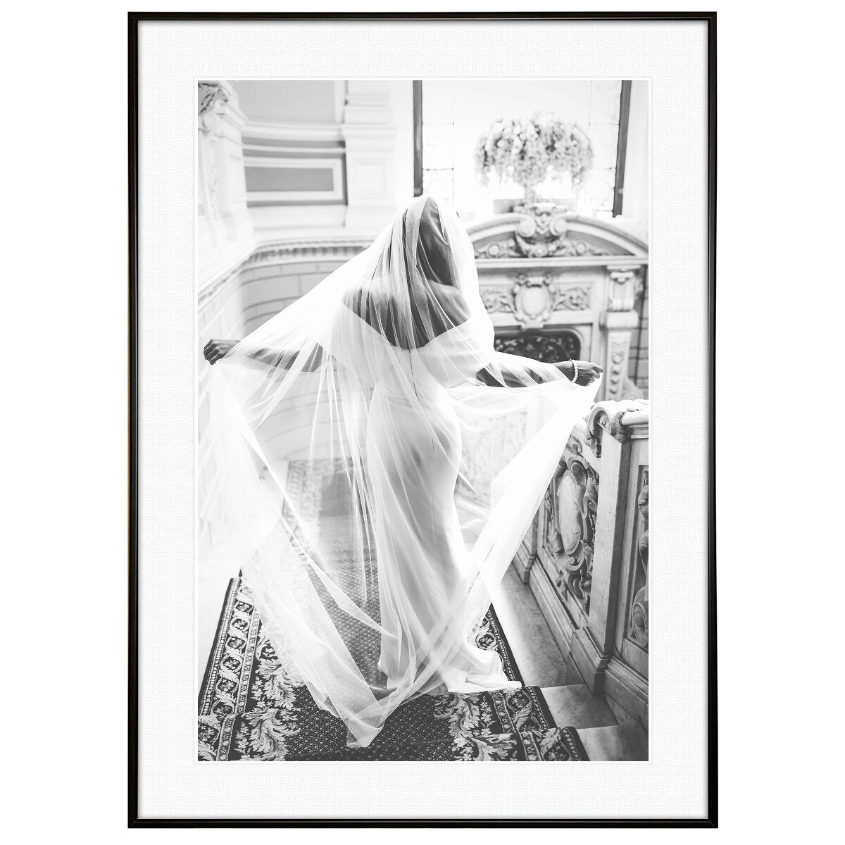 人物写真 階段を降りるウェディングドレスを着た女性 インテリアアート モノクロポスター額装 AS3070