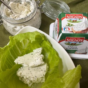 フランス産 ソワニヨン シェーブル ガーリックとハーブの山羊乳チーズ スプレッドタイプ  140g French Chevre Soignon  Goat Cheese with Garlic and Herb 140g