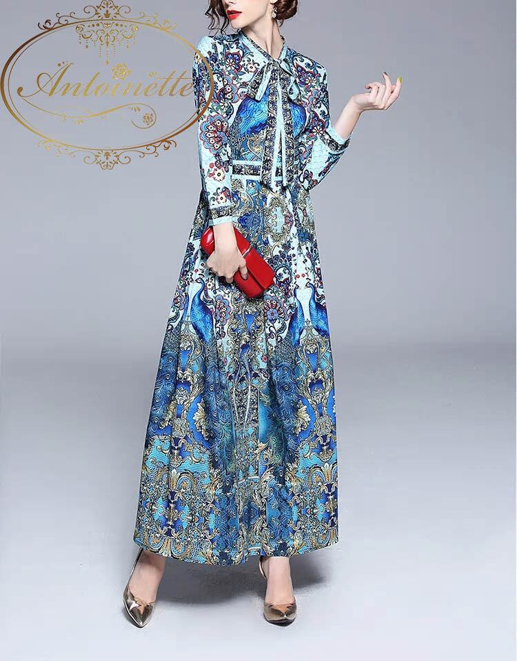 Bule 青 派手 プリント Gorgeous ゴージャス レディース 総柄 長袖 ワンピ ワンピース ドレス リボン ロング丈 きれいめ 二次会 結婚式 おでかけ Antoinette