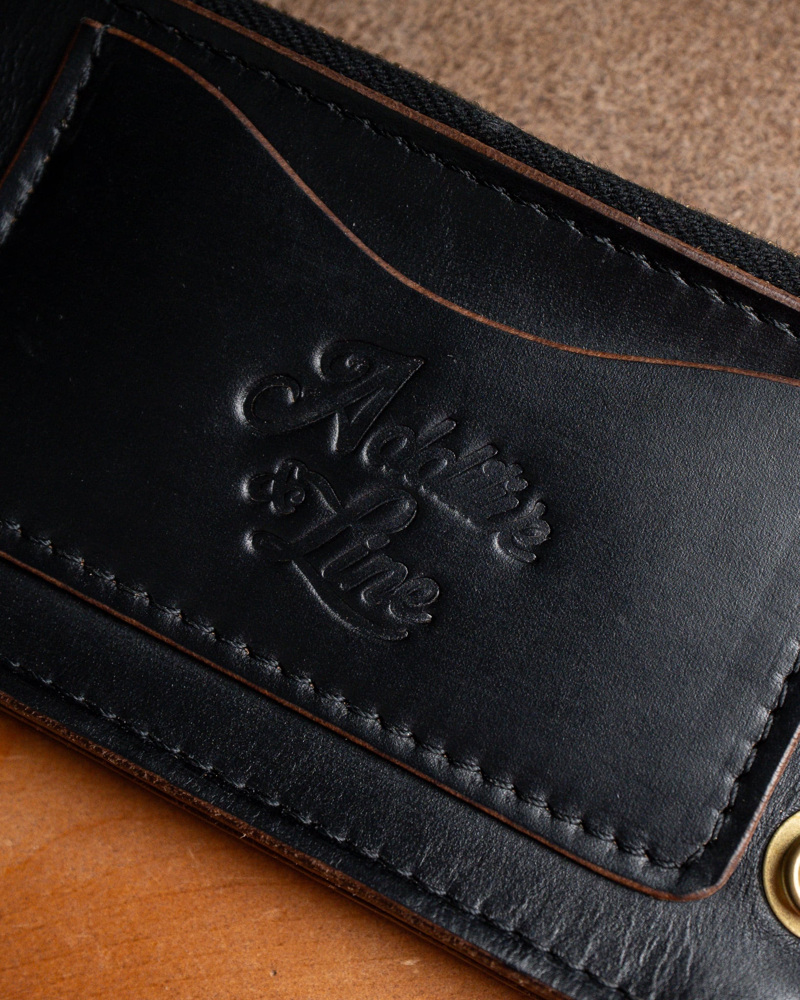 Additive and Line】Middle Tracker Wallet TWM-004 Horween