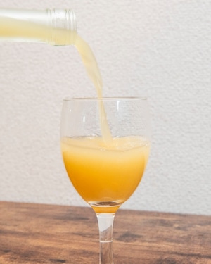 【欲張りプラン】「和歌山ゆず&白ワイン」2本と「和歌山もも&白ワイン」2本の4本セット【切り抜き酒第二十四弾】