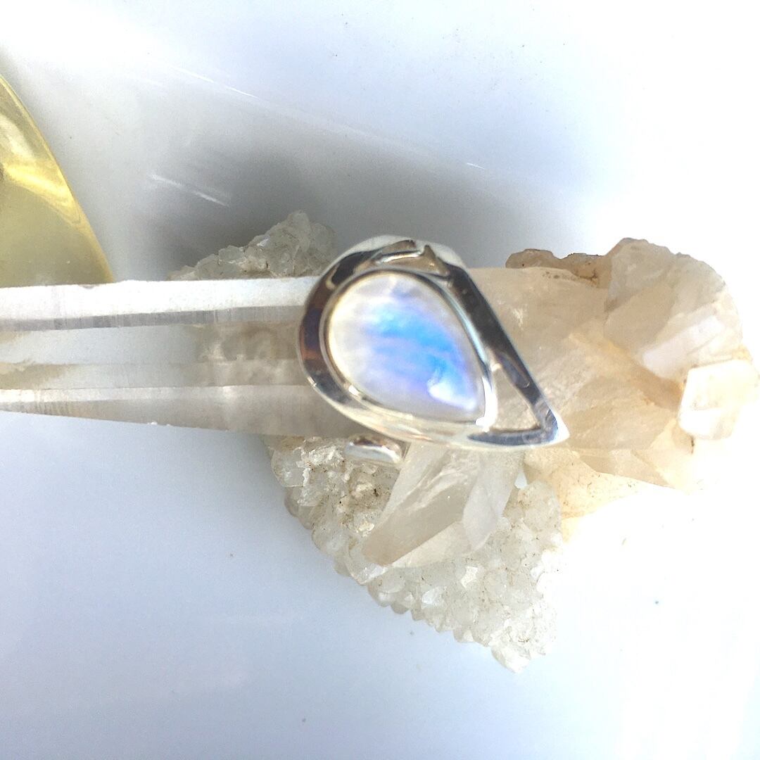 【SV925】✦6月の誕生石✦⋆.·レインボームーンストーンリング⋆.·Luna 月雫 .·✦