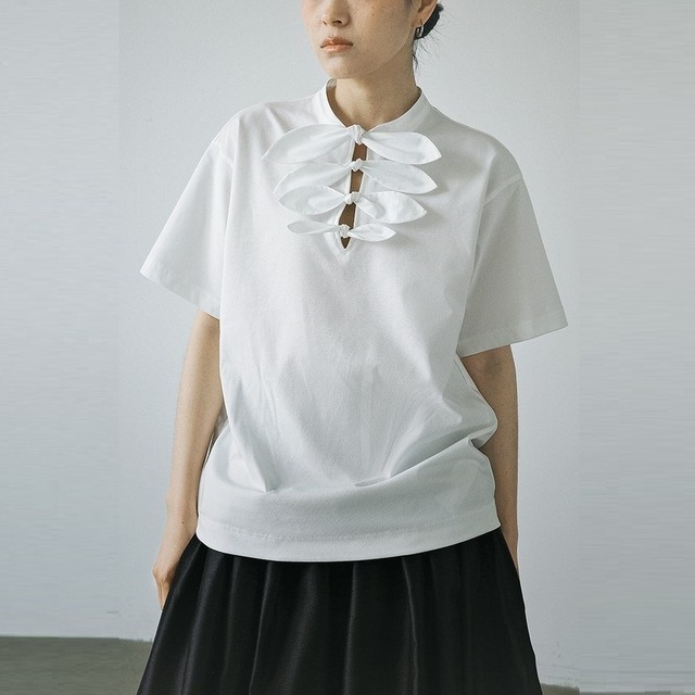 Front Ribbon Designed Tシャツ [26010385]