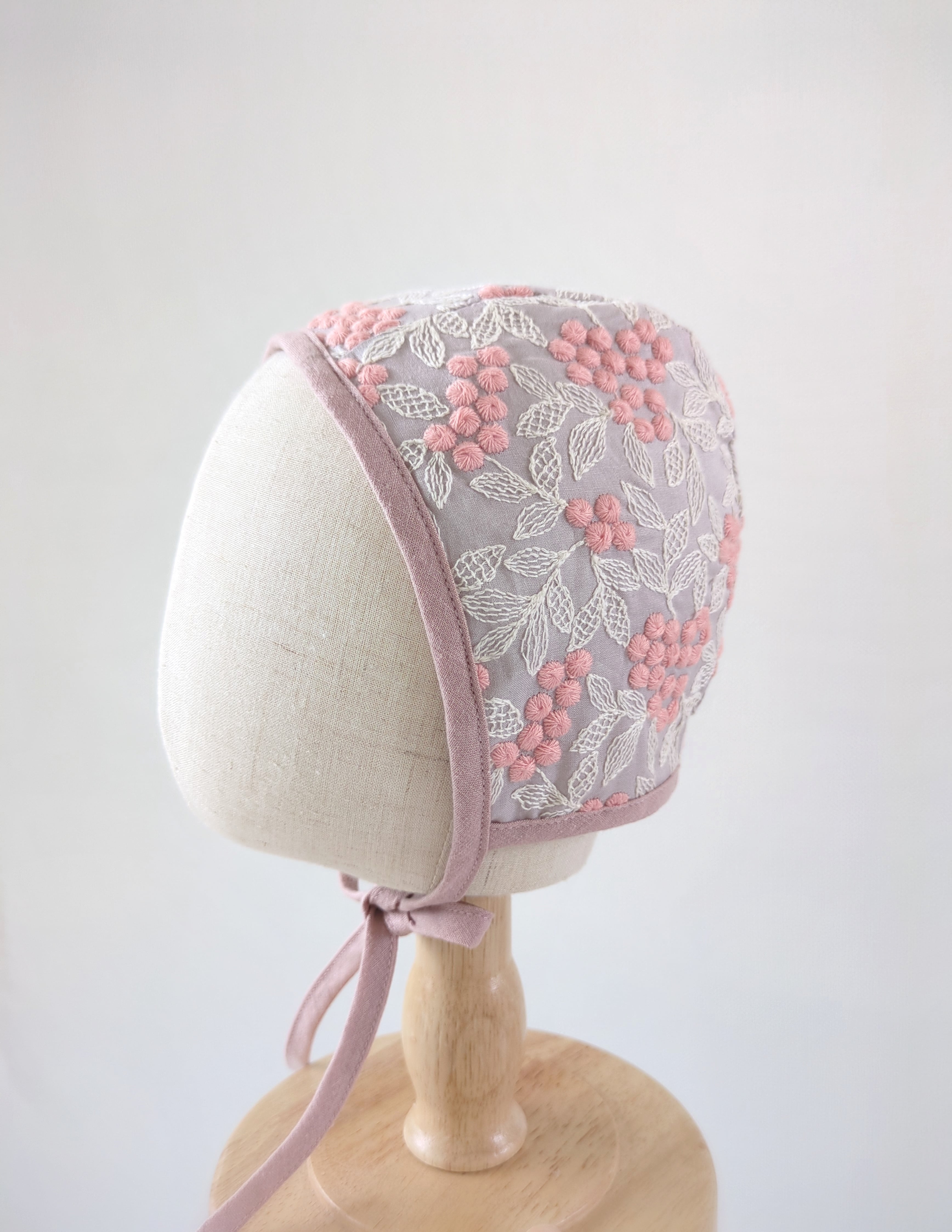 刺繍ボンネット