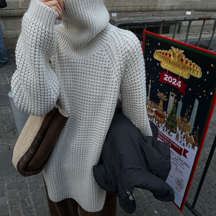 Mid-length turtleneck sweater S256