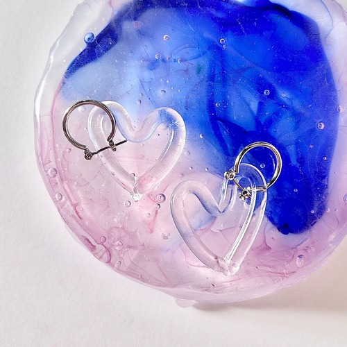 いびつなハートのピアス　クリア