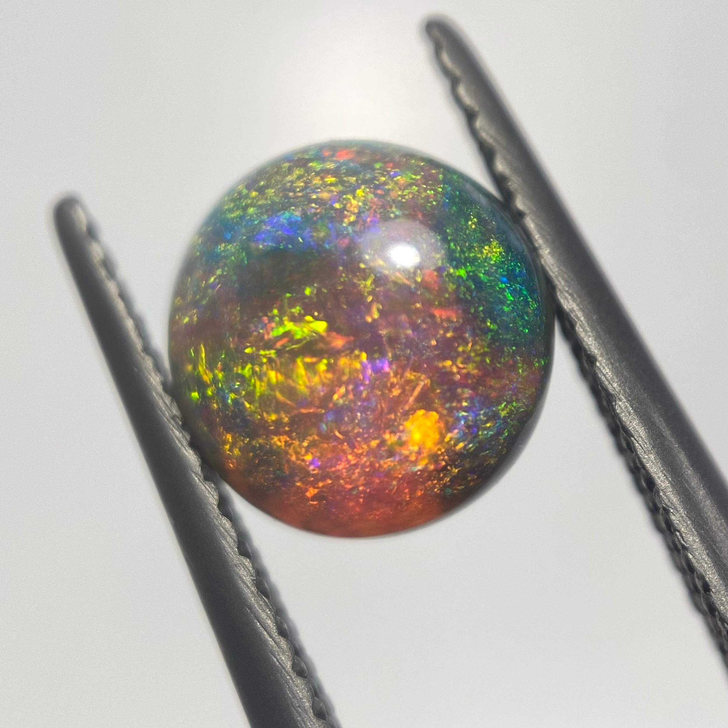 ギャラクシーなイリデッセンスを楽しむ両面ブラックオパール