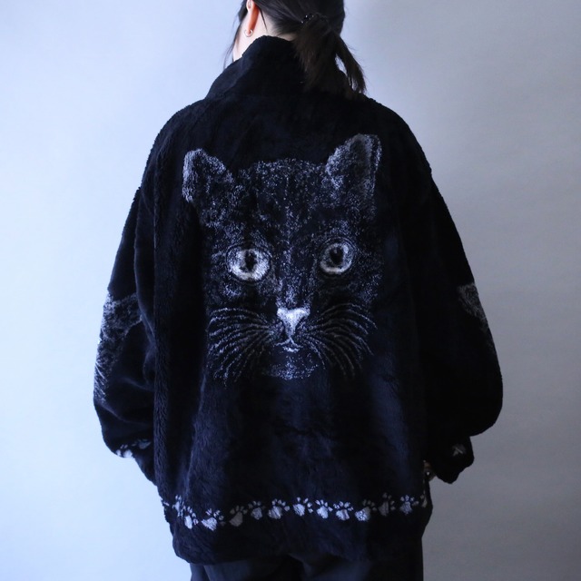 "90's BLACK MOUNTAIN" dark cat pattern over silhouette fleece jacket