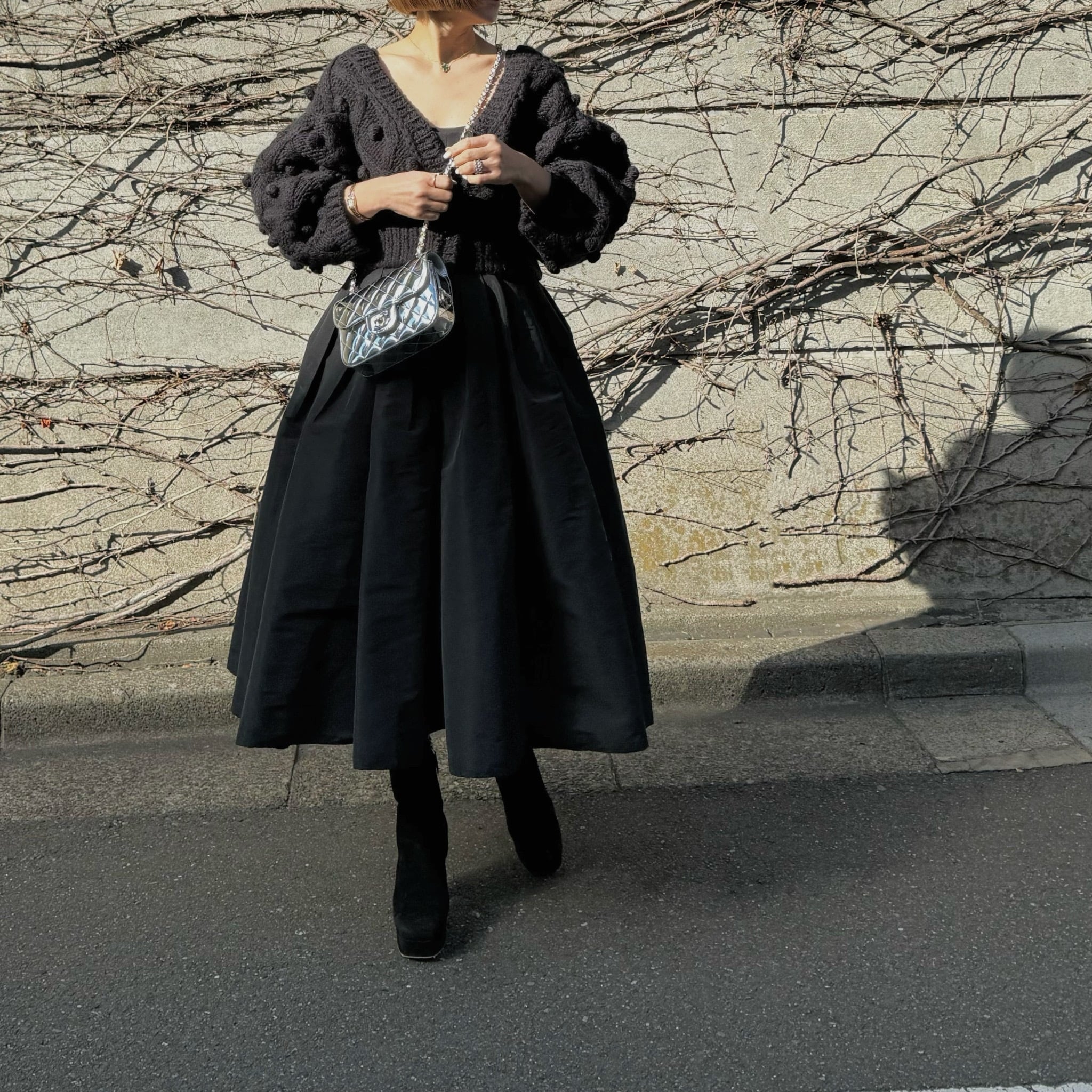 手編みポンポンカーディガン Florent ブラック | Cygne 