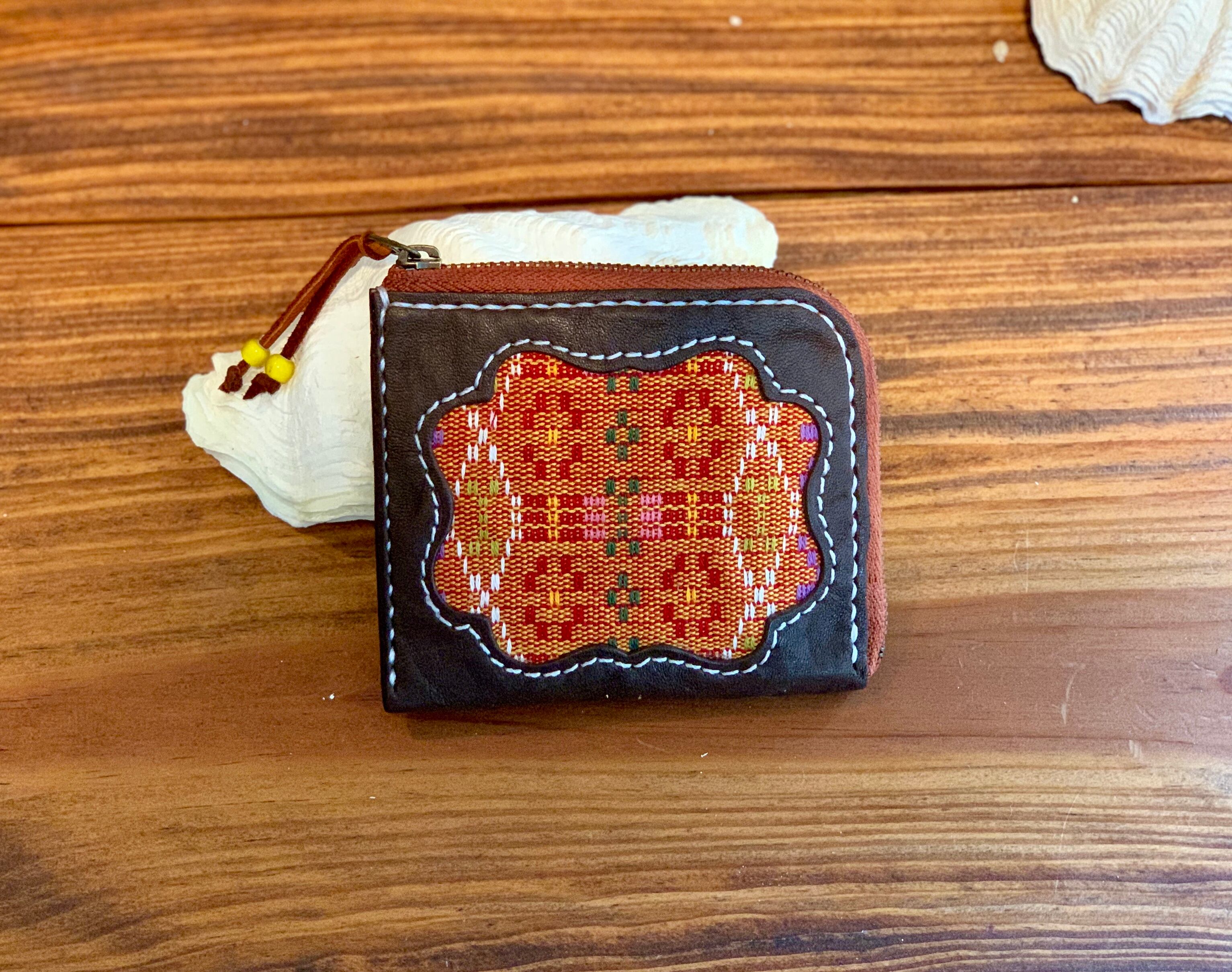 読谷山花織   L字ファスナーミニウォレット     　花織の色　オレンジ　革　コゲ茶