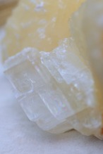 イエロースティルバイト「太陽の果実」Yellow Stilbite  ◇ 天然石・鉱物・パワーストーン・原石 | st00292