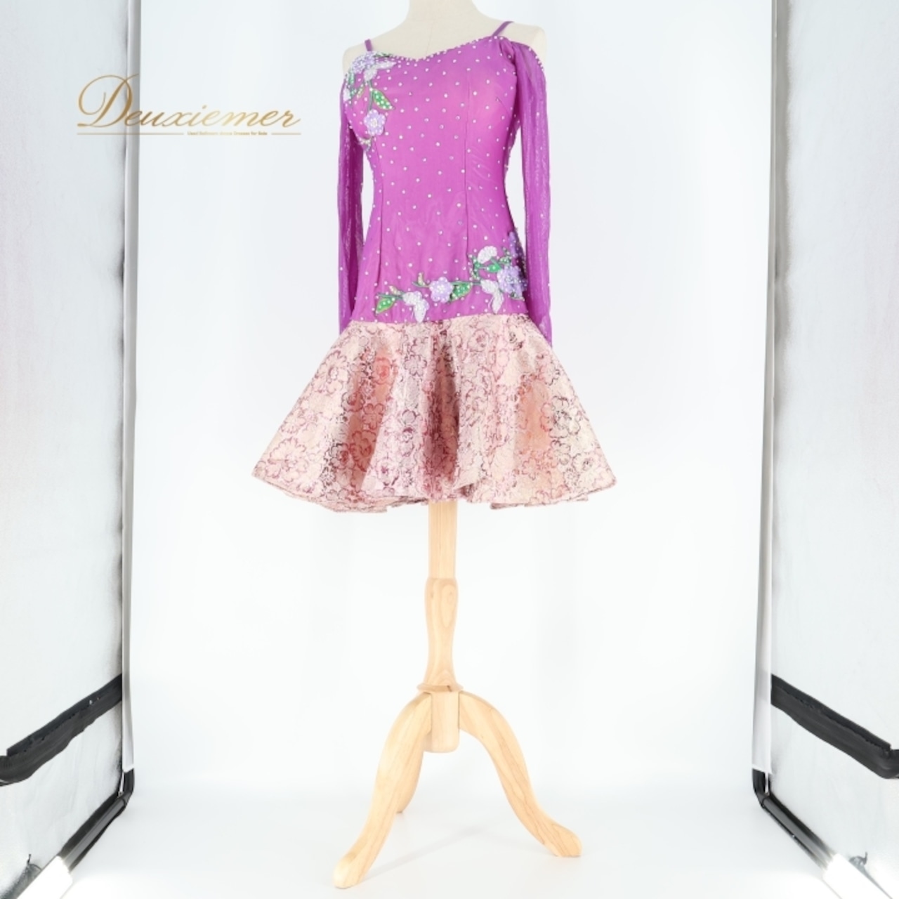 社交ダンス 衣装 ラテン ドレス ワンピース パーティ 発表会 和柄 珍しい 特徴的 花柄 個性的 軽い デモ 競技 ダンス パープル系 ピンク系 フラワープリント ステージパフォーマンス ラテンダンス 発表用