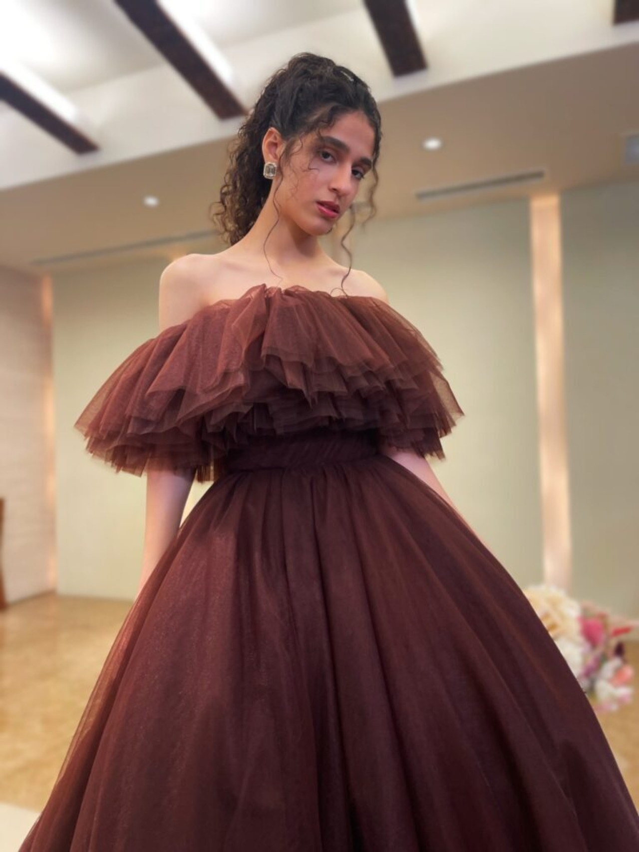 カラードレス オフショルダー ブラウン 短トレーン 大人っぽい Aライン  