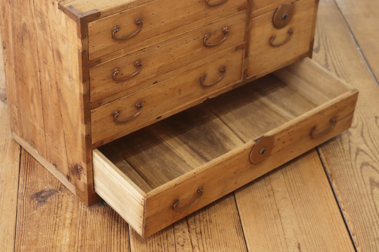 レトロ 時代箪笥 小振り 桐たんす タンス 収納 引き出し 抽斗 6杯 古家具 レトロ 時代箪笥 小振り 桐たんす タンス 収納 引き出し 抽斗 6杯 古