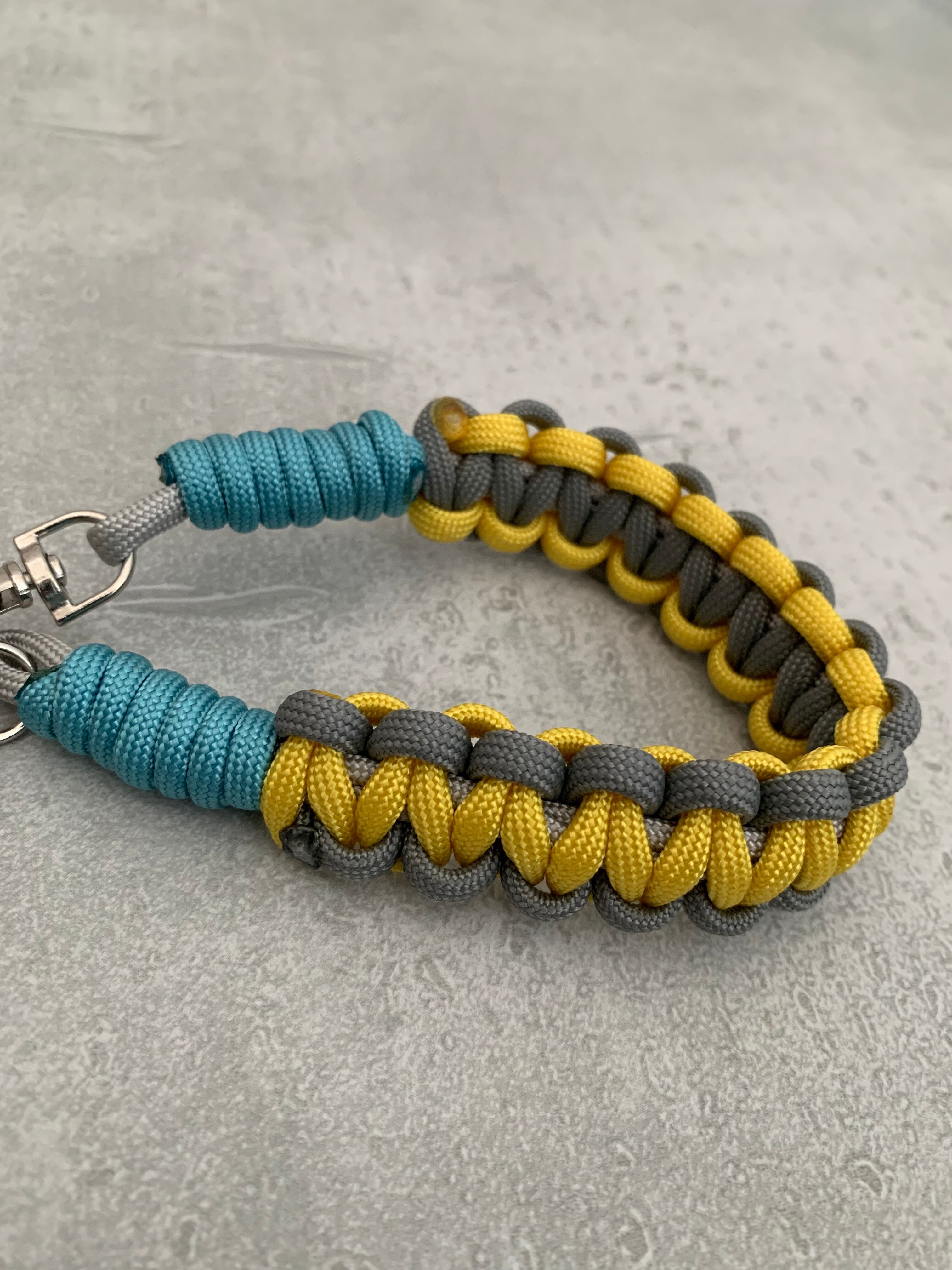 しましまがかわいい♪ ショートストラップ ストライプカラー スマホ