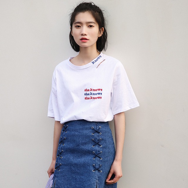 刺繍入り半そでトップス