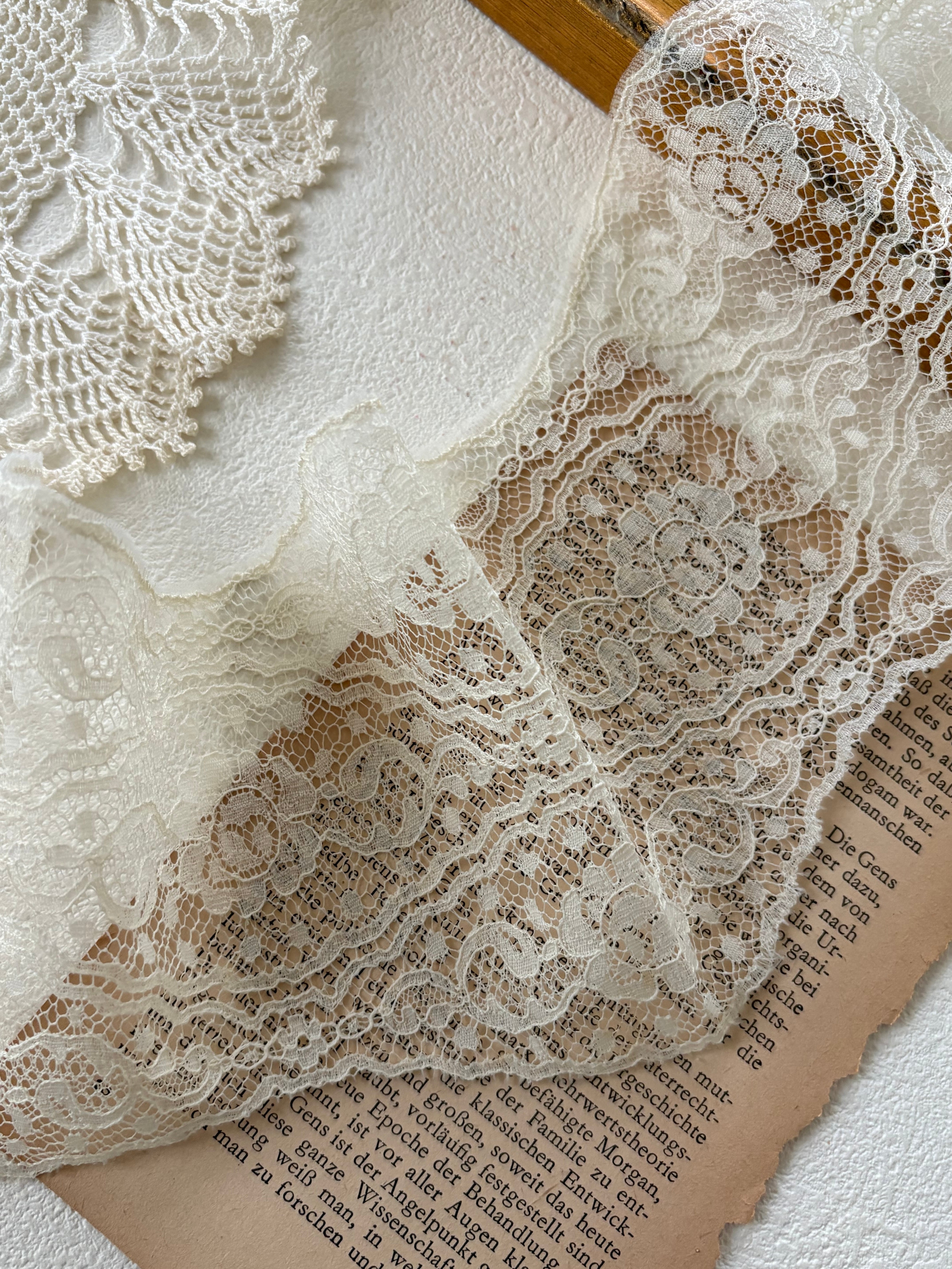 英国 Vintage チュールレース 幅約10cm(最大幅) フラワー お花 ベージュ 78cm カットレース デコレーション カルトナージュ コラージュ