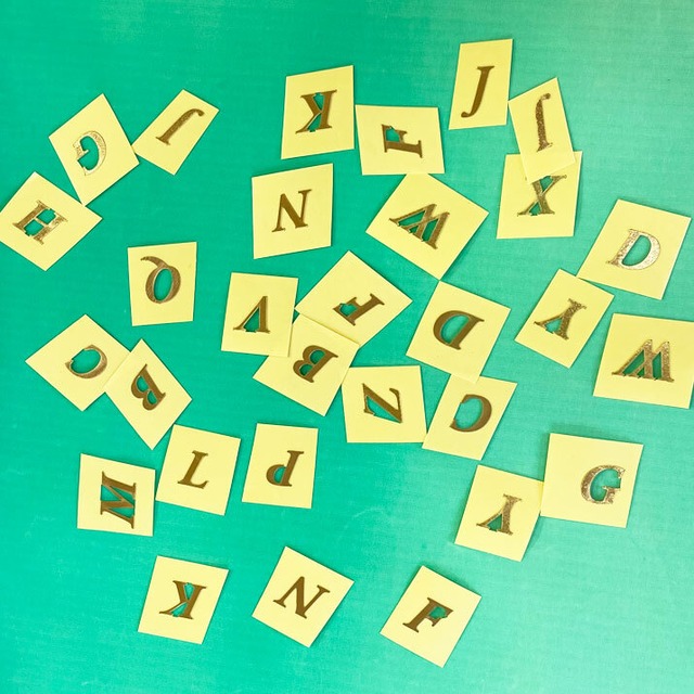 アルファベット文字シール30枚セット ゴールド 英単語の学習ゲーム クイズ練習 自由研究 手作り知育玩具 ポスト投函 幸せデリバリー ギフト 結婚式アイテム 手芸用品の通販