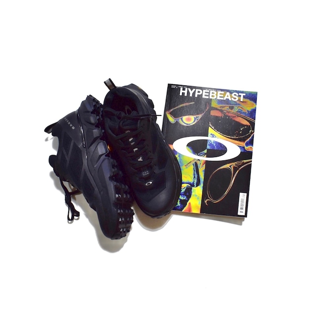 Hypebeast × Oakley® LIGHT BREATHE