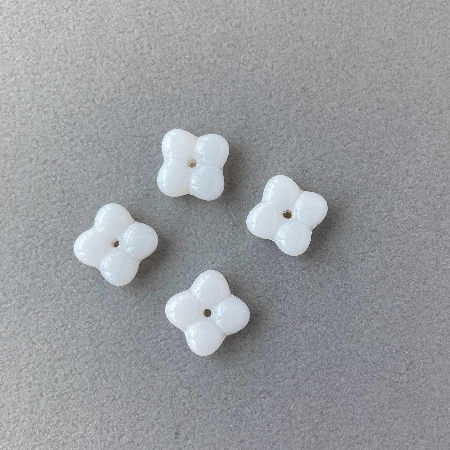 再入荷〉チェコ四角グミロンデルガラスビーズパックM（10mm・4p