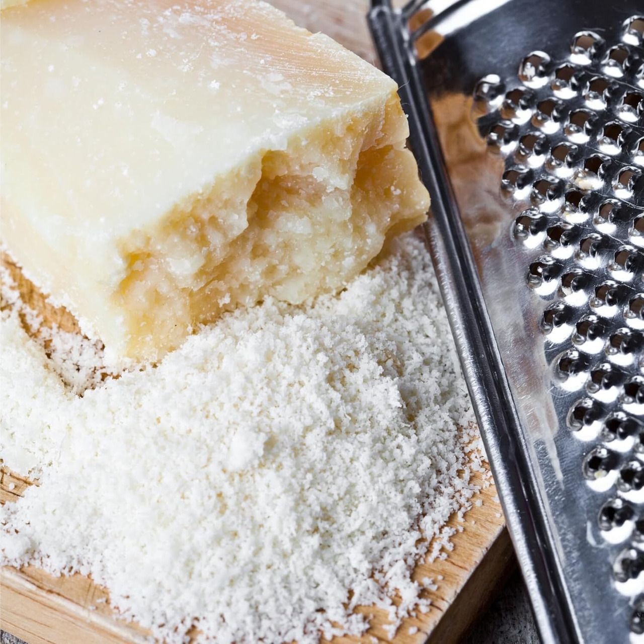 イタリア産 グラスフェッド パルミジャーノ・レッジャーノ 24ヶ月以上熟成 600g Grassfed Parmigiano Reggiano Cheese 24+ Months Aged 600g