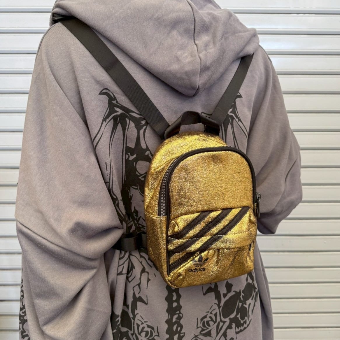 リュック　ノベルティ　バックパック　ミニ　ブラック×ゴールド 50%OFF】adidas メタリックバックパックMINI | VOLCAN&APHRODITE 公式通販