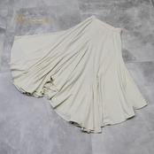 社交ダンス 衣装 スカート ホワイト系 チャコット Chacott レッスン 練習 白 日本製 大人っぽい 上品 おしゃれ 無地 シンプル 白 クリーム色 アシンメトリー レッスン着 練習着 やわらかい アシンメトリー スカート ダンスウェア フレアスカート クリーム色系 おしゃれな衣装 ホワイト系スカート 大人女性用 柔らかい素材 練習用スカート スタイリッシュ 日本製ダンス衣装 ダンスレッスン着