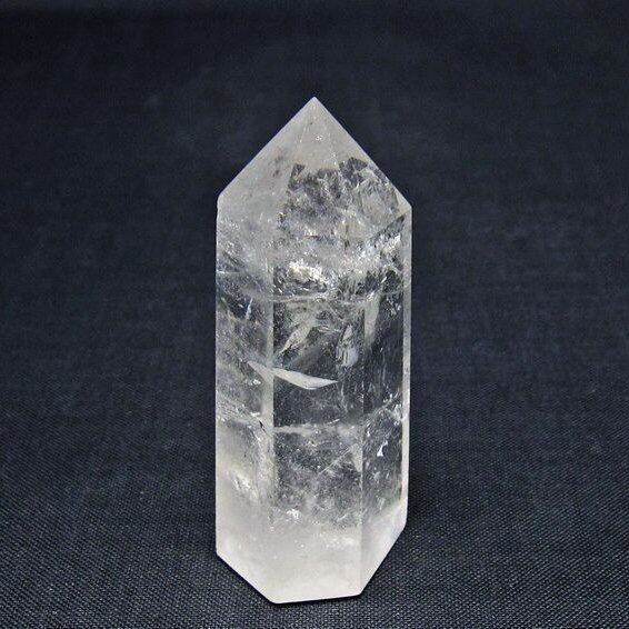 水晶 六角柱 虹入り ポイント 置物 一点物 142-10976