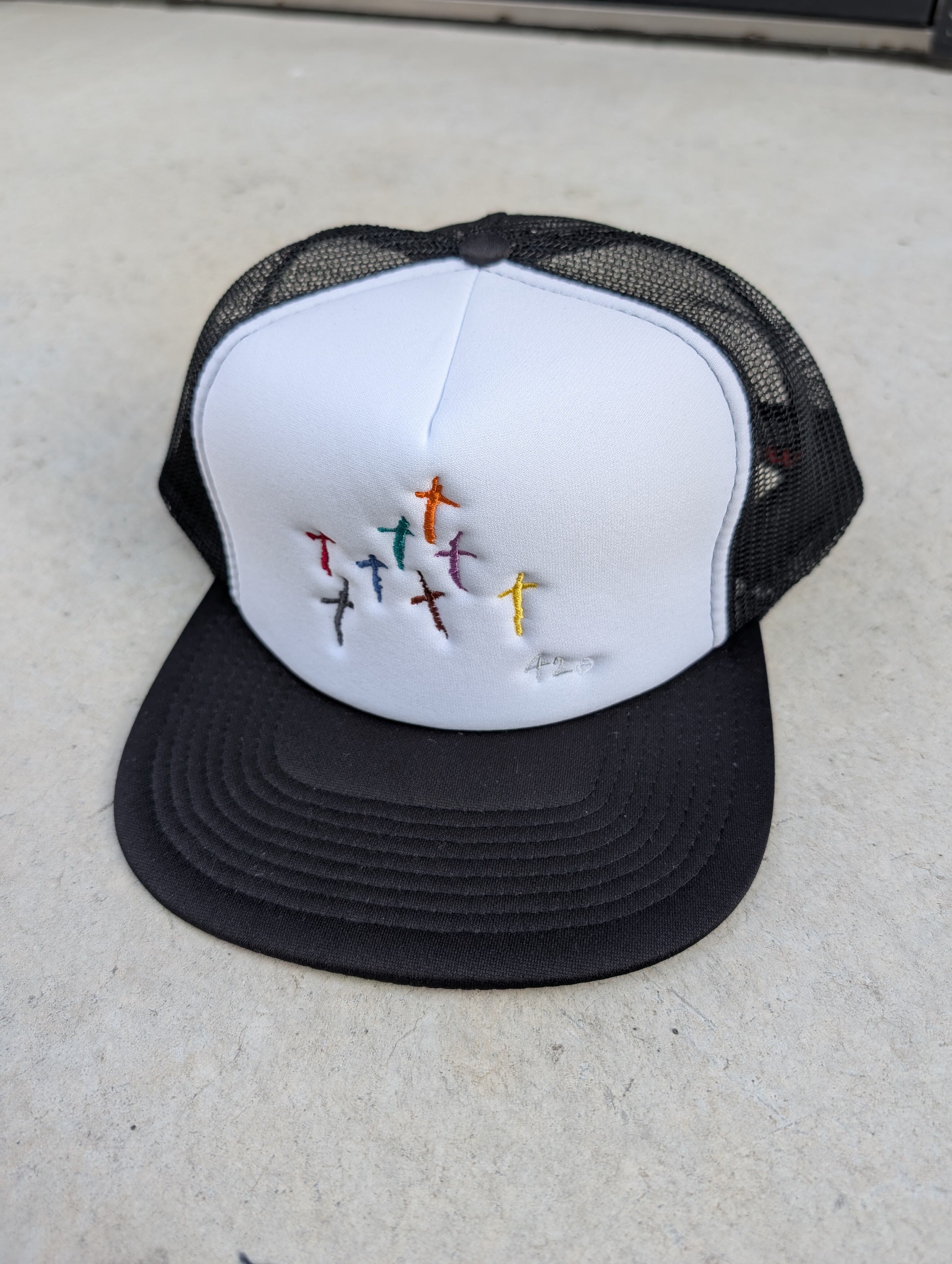 "深緑" CROSS embroidery mesh cap / WHITE × COLOR