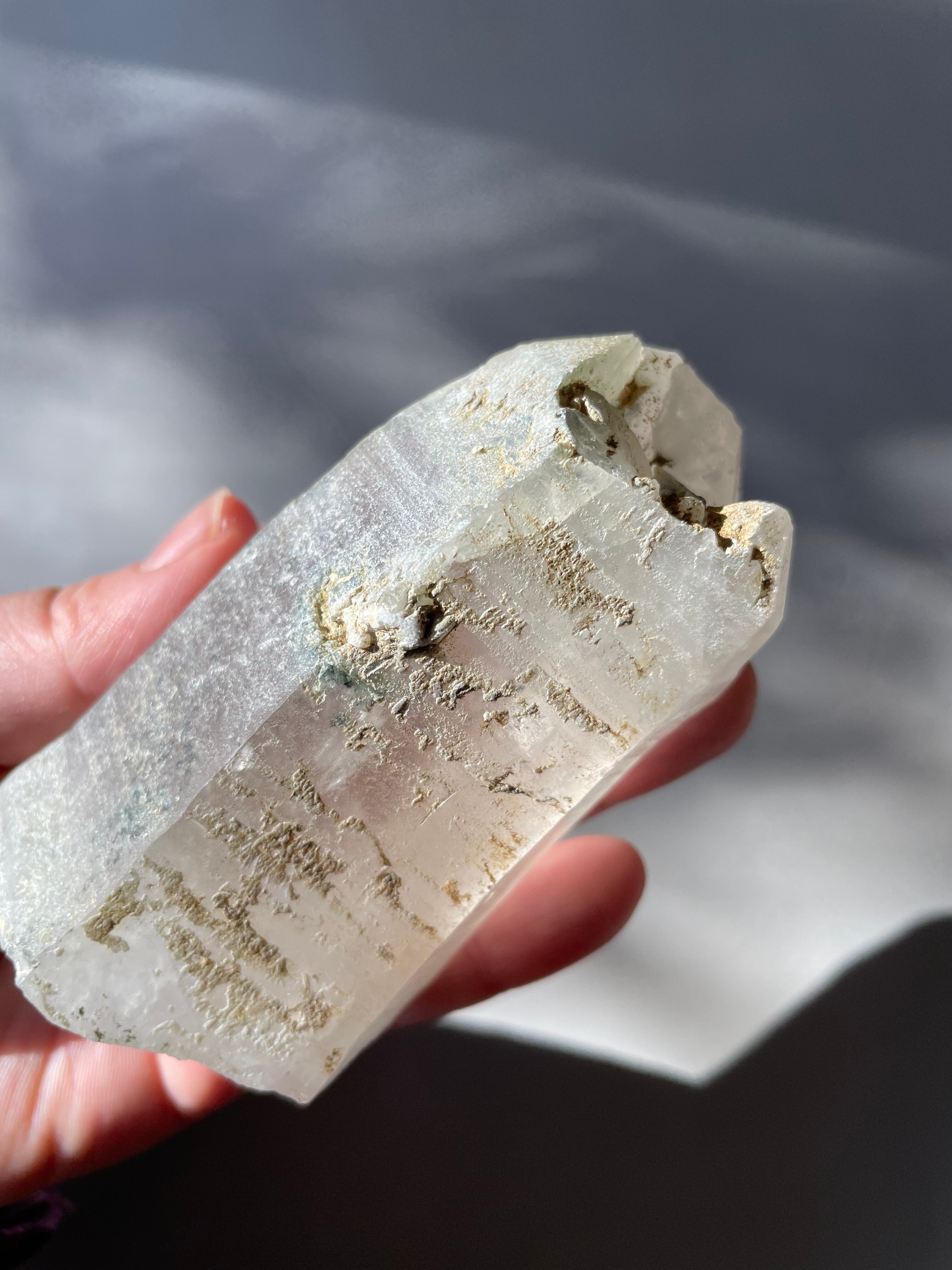 パキスタン　ギルギット　スカルドゥ産　曲がり水晶　セルフフィード