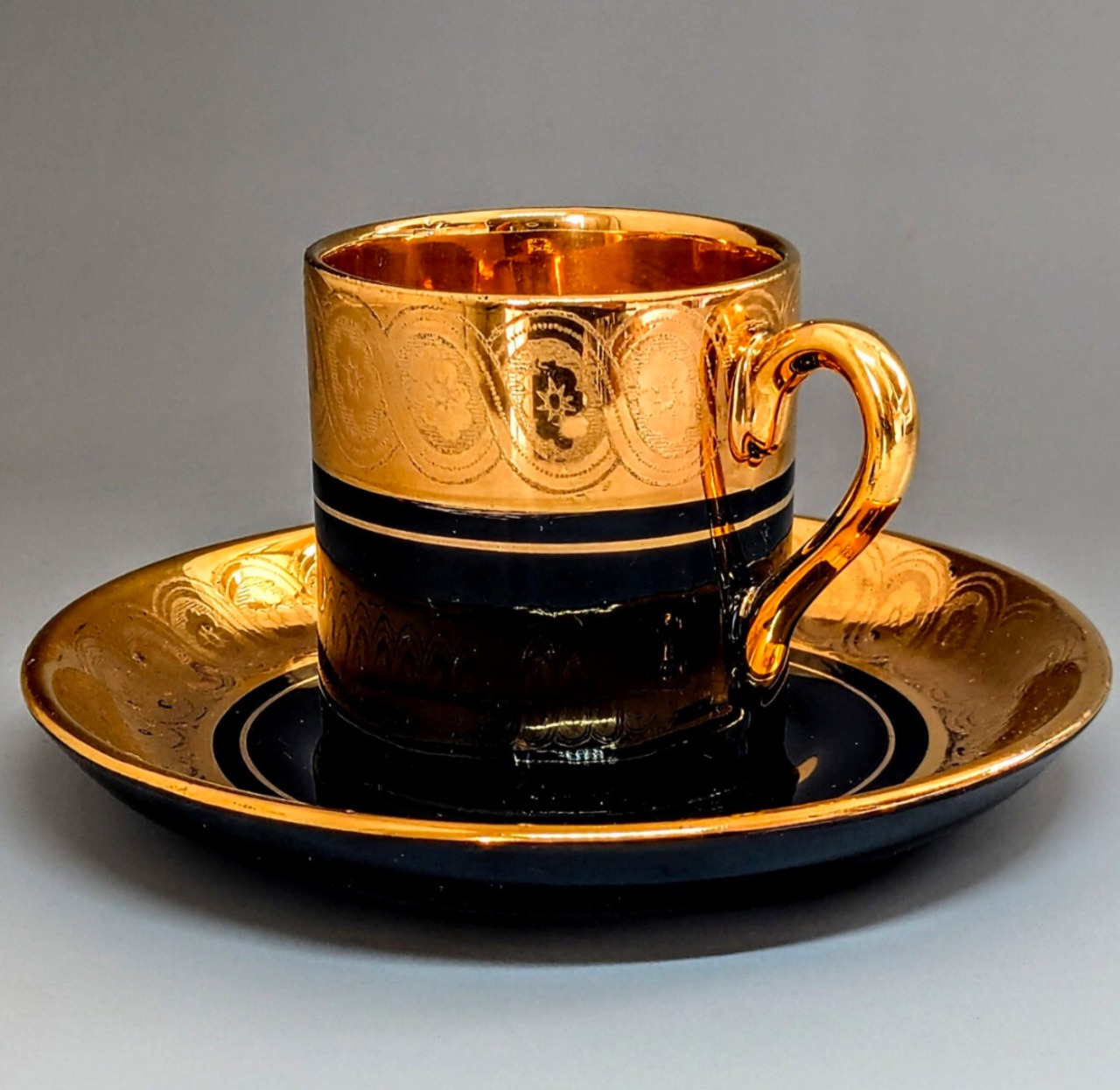 最高峰 Gibson&sons 英国 1900年初期 漆黒花金紋カップ&ソーサー 最高峰 Gibson&sons 英国 1900年初期 漆黒花金紋カップ